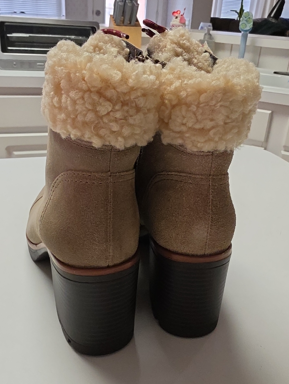 New Womens Naturalizer Oatmeal Color Waterproof Booties With Fur. Size 8.5 Med - Picture 6 of 11
